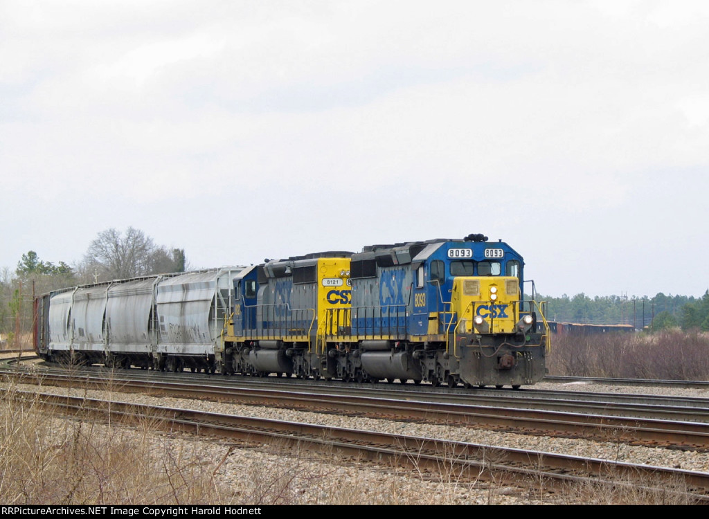 CSX 8093 & 8121 lead a train towards the signals at Warmac